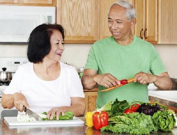 Lối sinh hoạt ảnh hưởng xấu người cao tuổi: Thói quen tập thể dục cần phải bỏ ngay - 2