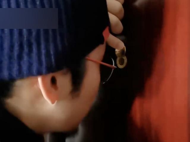 Thuê nhà mới nhưng liên tục nghe tiếng gõ cửa bí ẩn, chủ nhà phát hoảng khi biết sự thật