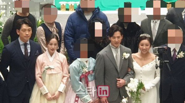 Đám cưới em trai Kim Tae Hee: Cô dâu chú rể không nổi bật bằng anh rể - chị gái - 3