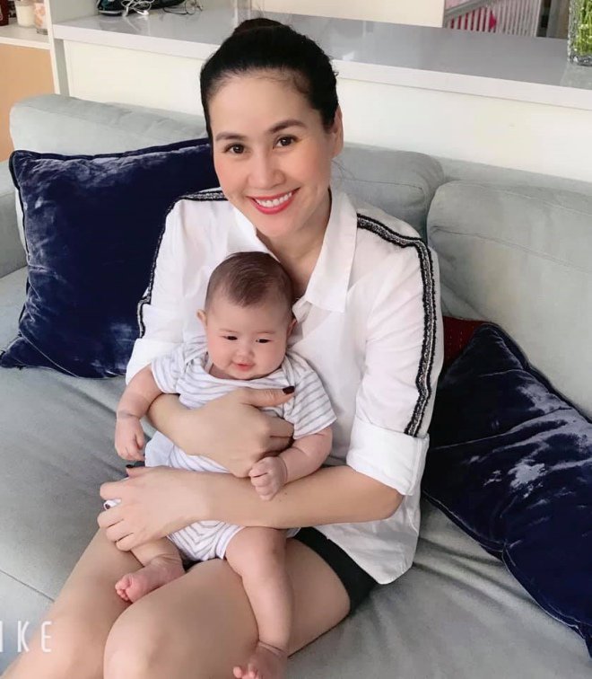 Thân Thúy Hà: amp;#34;Con trai đầu lòng khóc nức nở, giận nhiều tháng trời vì tôi sinh con gáiamp;#34; - 5