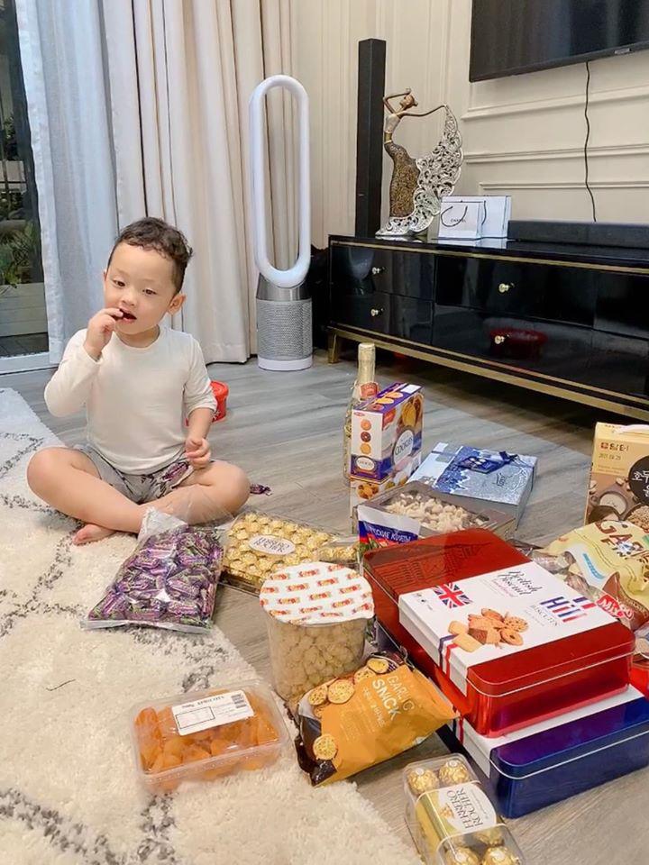 Ngủ dậy không thấy con trai đâu, Ly Kute hốt hoảng đi tìm thì bất ngờ lúc thấy bé - 8