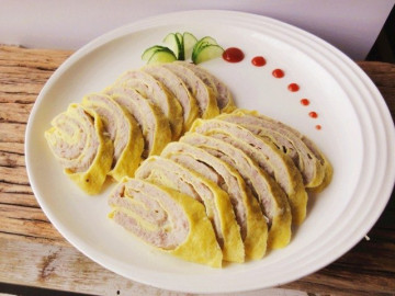 Trứng đừng rán hay luộc, đem cuộn thịt có ngay món cực đỉnh, cả nhà ăn xuýt xoa