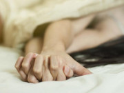 Tin tức - Cược 3 triệu với bạn gái xem ai "ân ái" lâu hơn, người đàn ông nhận kết cục đáng sợ