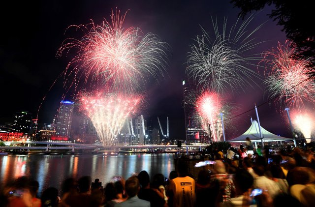 Thế giới rộn ràng đón năm mới 2020, thành phố Sydney bắn pháo hoa không thể mãn nhãn hơn - 1