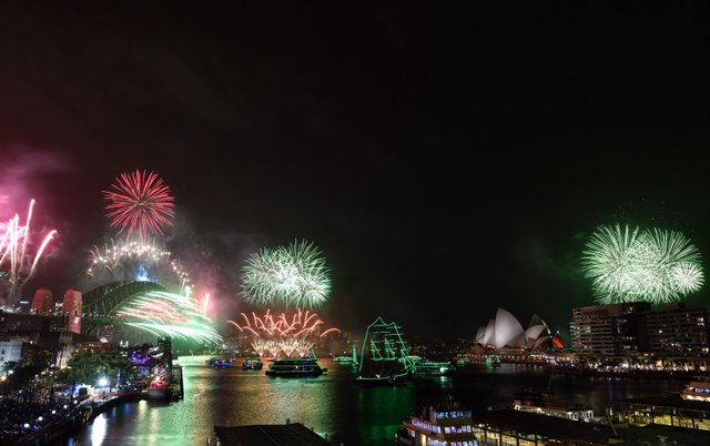 Thế giới rộn ràng đón năm mới 2020, thành phố Sydney bắn pháo hoa không thể mãn nhãn hơn - 3