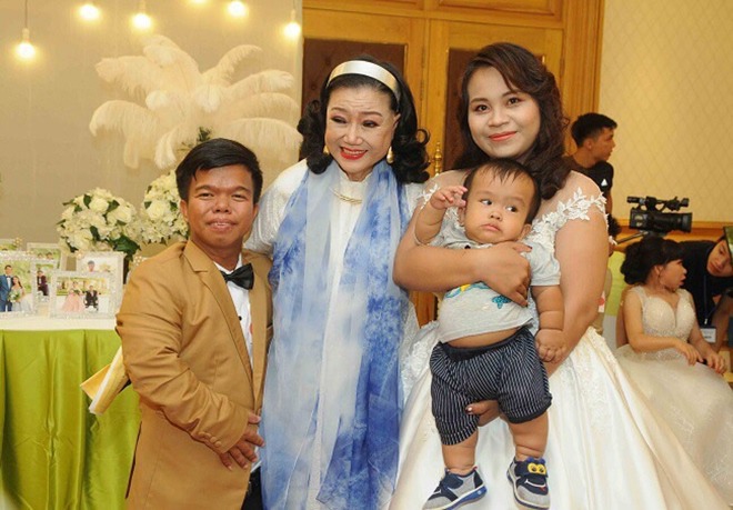 Lỡ có bầu với chàng lùn 1m2, nữ sinh ĐH Y nịt bụng lên giảng đường, hồi hộp đi đẻ - 1