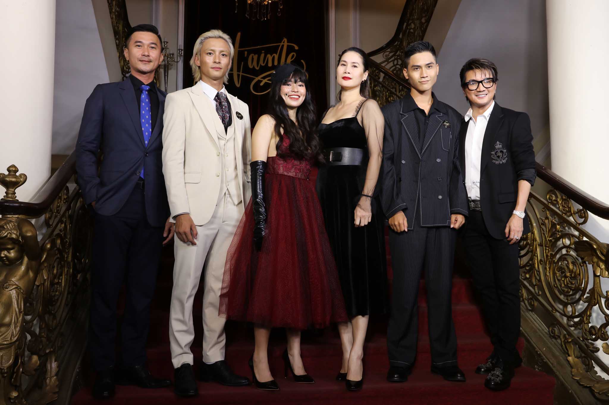 Đàm Vĩnh Hưng mời cả làng sao đến xem MV mới, thay 5 bộ đồ diễn như liveshow  - 2