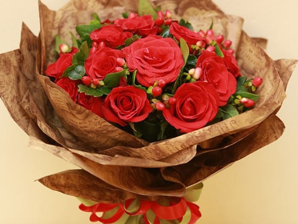 Hoa hồng đỏ tặng đồng nghiệp