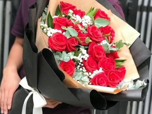 Hồng đỏ tặng bạn gái ngày 20/20 trao yêu thương