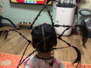 Tin tức - Mẹ tết tóc con gái thành chiếc đèn ông sao, chị em thích thú chia sẻ rần rần