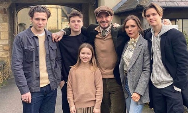 Ngồi không, Victoria Beckham cũng trở thành ngôi sao có thu nhập cao nhất nước Anh - 7