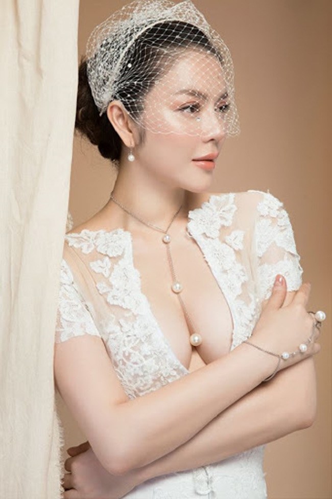 12 năm trước amp;#34;cuaamp;#34; đại gia để lên đời, Lý Nhã Kỳ và chị em cùng phim giờ ra sao? - 4