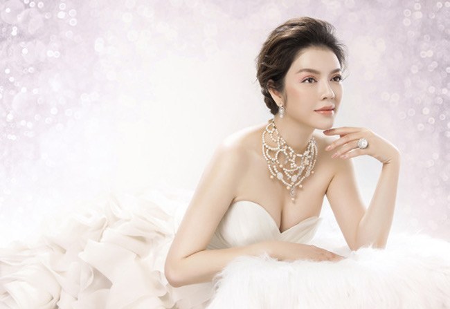 12 năm trước amp;#34;cuaamp;#34; đại gia để lên đời, Lý Nhã Kỳ và chị em cùng phim giờ ra sao? - 2