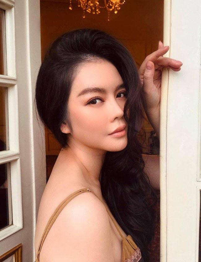 12 năm trước amp;#34;cuaamp;#34; đại gia để lên đời, Lý Nhã Kỳ và chị em cùng phim giờ ra sao? - 9