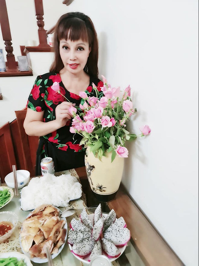 Cô dâu Thu Sao lộ rõ nhan sắc thật dù đã qua chỉnh sửa: Miệng méo, mặt xập xệ - 1