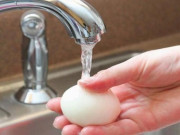 Bếp Eva - Vỏ trứng bị bẩn có nên rửa rồi mới cất? Nhiều người làm sai nên vi khuẩn xâm nhập