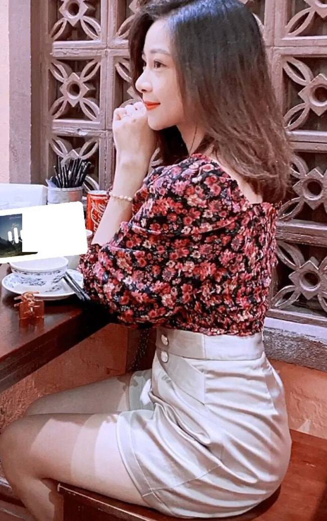 Vợ hotgirl của Phan Văn Đức diện đầm bó sát: mới sinh 2 tháng, nhìn dáng ai cũng ghen - 7