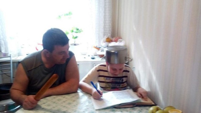 Cười bò với những màn amp;#34;đánh vậtamp;#34; của phụ huynh khi con vào lớp 1 - 2