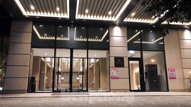 Phong tỏa một tầng khách sạn 5 sao ở Hải Phòng vì ca nghi nhiễm COVID-19 - 1