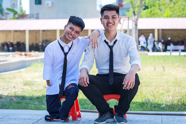 Nam sinh 10 năm cõng bạn đến trường thiếu 0,25 điểm vào ĐH Y Hà Nội, tạm gác mong ước - 1