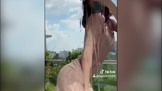 Đôi giày cao gót có thiết kế nhạy cảm của Ngọc Trinh chiếm ...