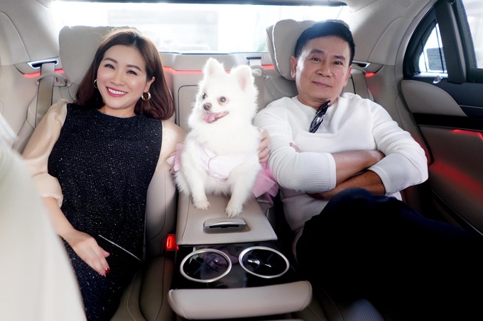 Cô vừa được chồng tặng xế hộp 5 tỷ đồng