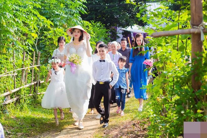 Cô dâu cao 1m94 cưới chồng 1m4 từng xôn xao MXH cách đây 1 năm giờ ra sao? - 3