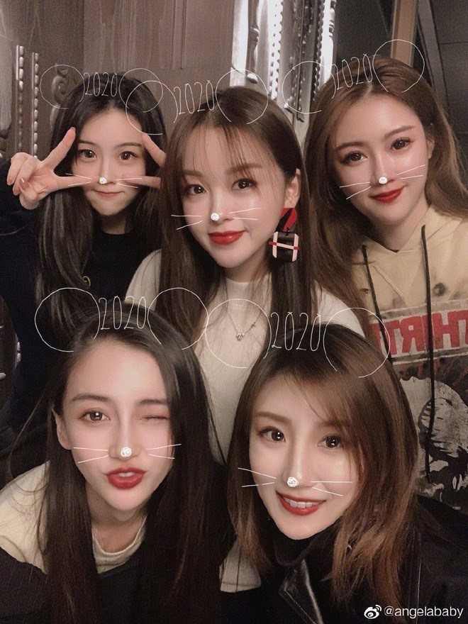 Dính tin ly hôn không thèm lên tiếng nhưng bị chê lép vế bạn thân, Angelababy khó chịu giải thích - 4