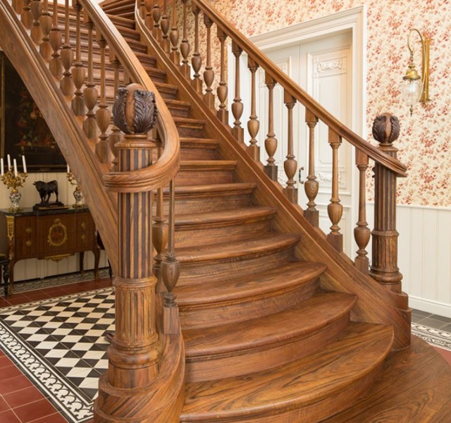 Mẫu cầu thang gỗ tân cổ điển dành cho ngôi nhà mang phong cách châu Âu