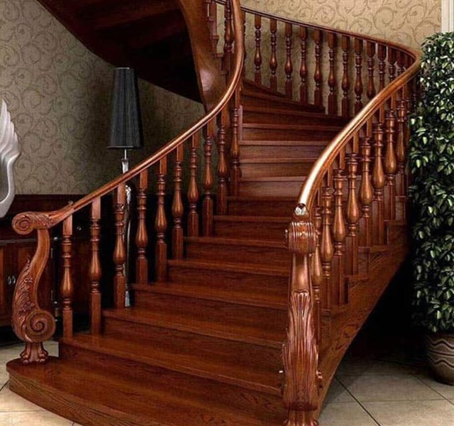 Với chất liệu gỗ tự nhiên, cầu thang luôn có sự ấm cúng cho căn nhà