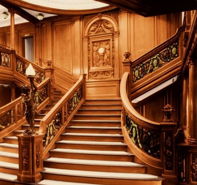 Cầu thang gỗ lớn có thiết kế sang trọng dành cho các tòa biệt thự kiểu dáng cổ điển