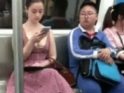 Yêu con - Hớ hênh nơi cộng cộng, cô gái trẻ bị sốc khi nam sinh tiểu học làm chuyện này với mình