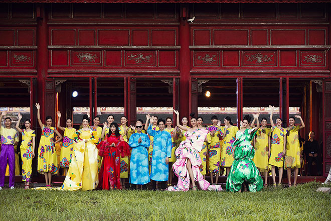 NTK Vũ Ngọc và Son: Mỗi họa tiết trên trang phục của tôi đều là phong thuỷ - 7