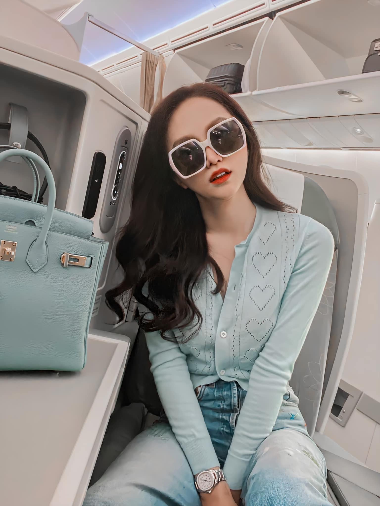 Sao Việt 24h: Nửa đêm, Hamp;#39;Hen Niê xác nhận đã chia tay bạn trai làm dân tình amp;#34;dậy sóngamp;#34; - 17