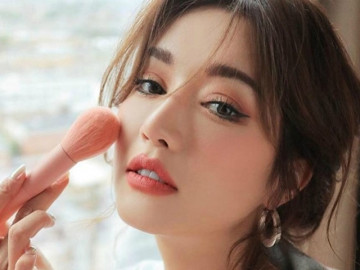 Làm điệu đi chơi Noel, nàng cứ chạy theo xu hướng trang điểm Hàn Quốc căng bóng phủ sương