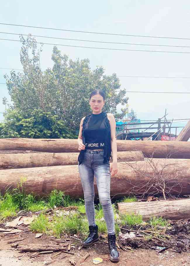 Chân dài quê Hưng Yên đóng cảnh nóng amp;#34;bạo liệtamp;#34;, từng bị cẩu xe về quận giờ ra sao? - 18