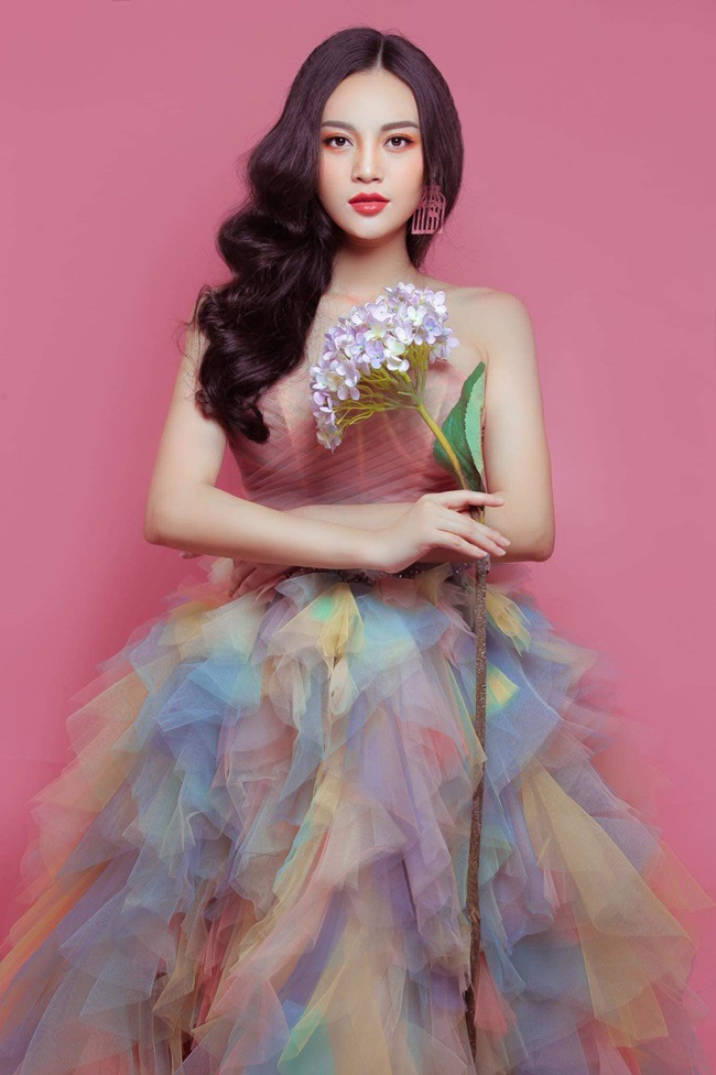 Chân dài quê Hưng Yên đóng cảnh nóng amp;#34;bạo liệtamp;#34;, từng bị cẩu xe về quận giờ ra sao? - 20