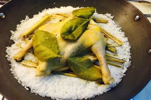 Hướng dẫn cách làm gà ủ muối hoa tiêu thơm ngon đậm đà khó cưỡng - 5