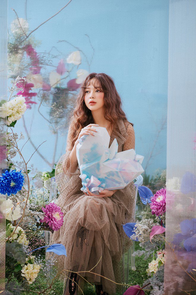 Liz Kim Cương ra 3 ca khúc trong 2 tháng với sự giúp đỡ của amp;#34;tình cũamp;#34; Trịnh Thăng Bình - 3