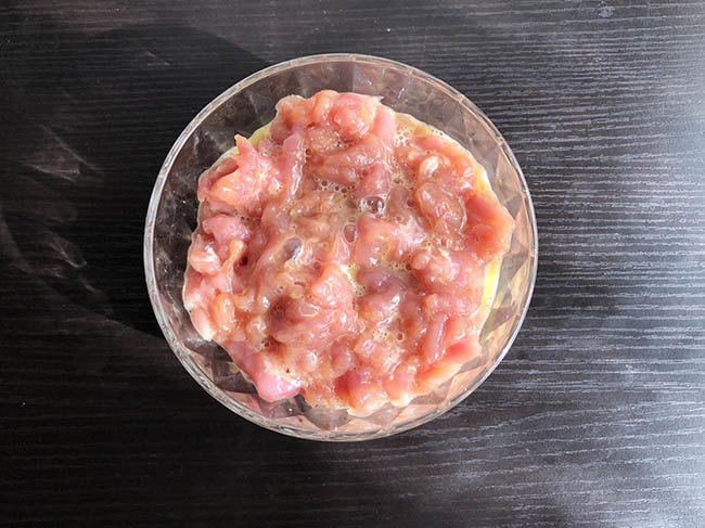 Vẫn là thịt thăn dai khô, nhưng đem xào thế này cơm nấu nhiều thế nào cũng chẳng đủ - 2