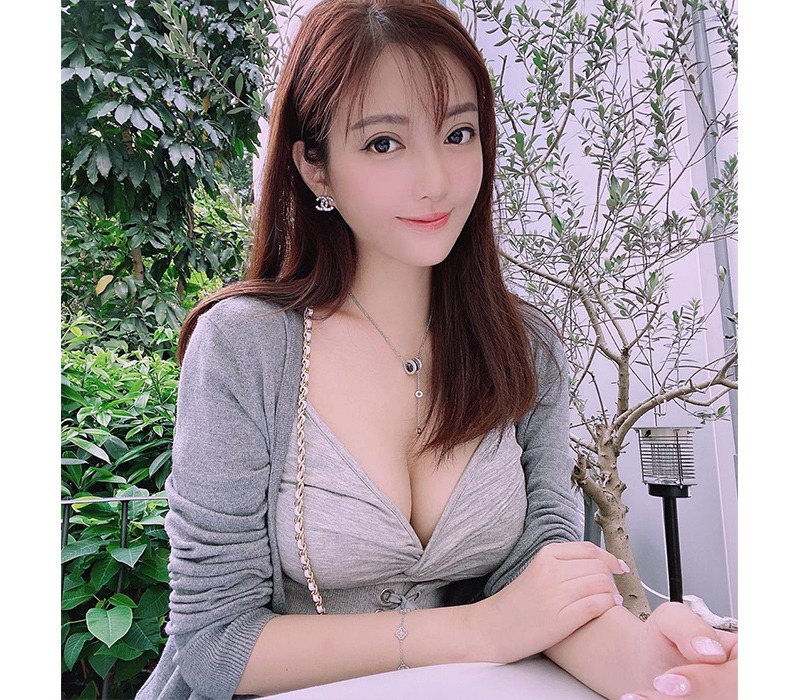 Trong số các hot girl Trung Quốc, Wing Yi được biết tới là một cái tên khá nổi tiếng, thu hút lượng theo dõi lớn trên mạng xã hội.
