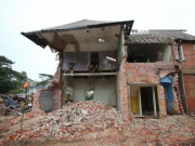 Tin tức - Dỡ ngôi nhà cũ phát hiện thứ sau bức tường, người đàn ông đổi đời khi biết giá trị