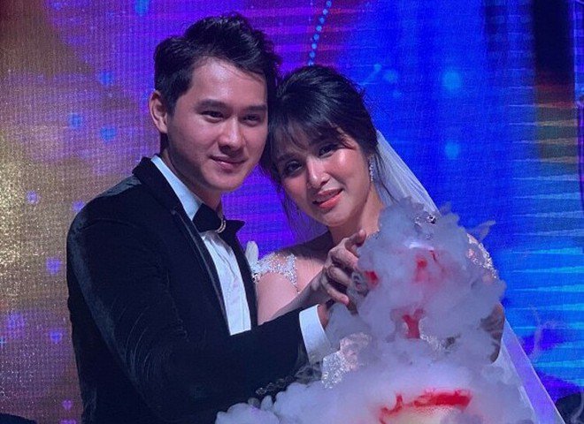 Ngày cưới bị chê amp;#34;xấu quáamp;#34;, vợ cũ Phan Thanh Bình tung ngay bộ ảnh cực nóng với trai trẻ - 3