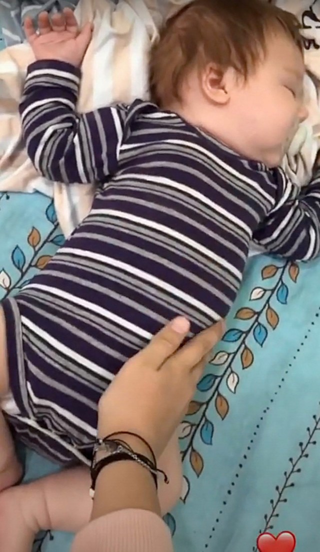 Nữ sinh 13 dính lùm xùm mang thai với bạn học 10 tuổi vừa công khai mặt con gái - 5