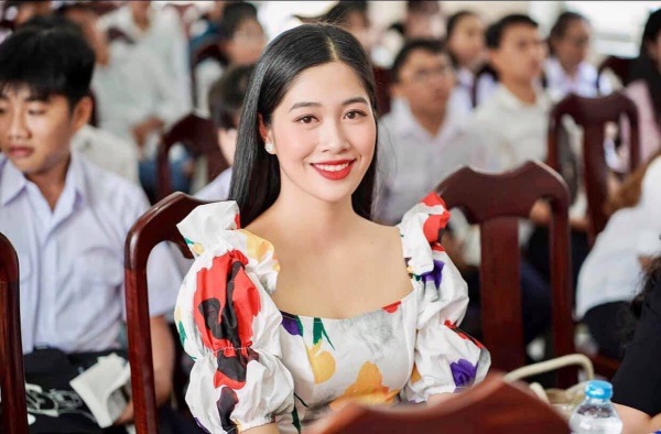 Nữ tiếp viên hàng không quyến rũ lọt vào Bán kết Hoa hậu Việt Nam 2020 - 4