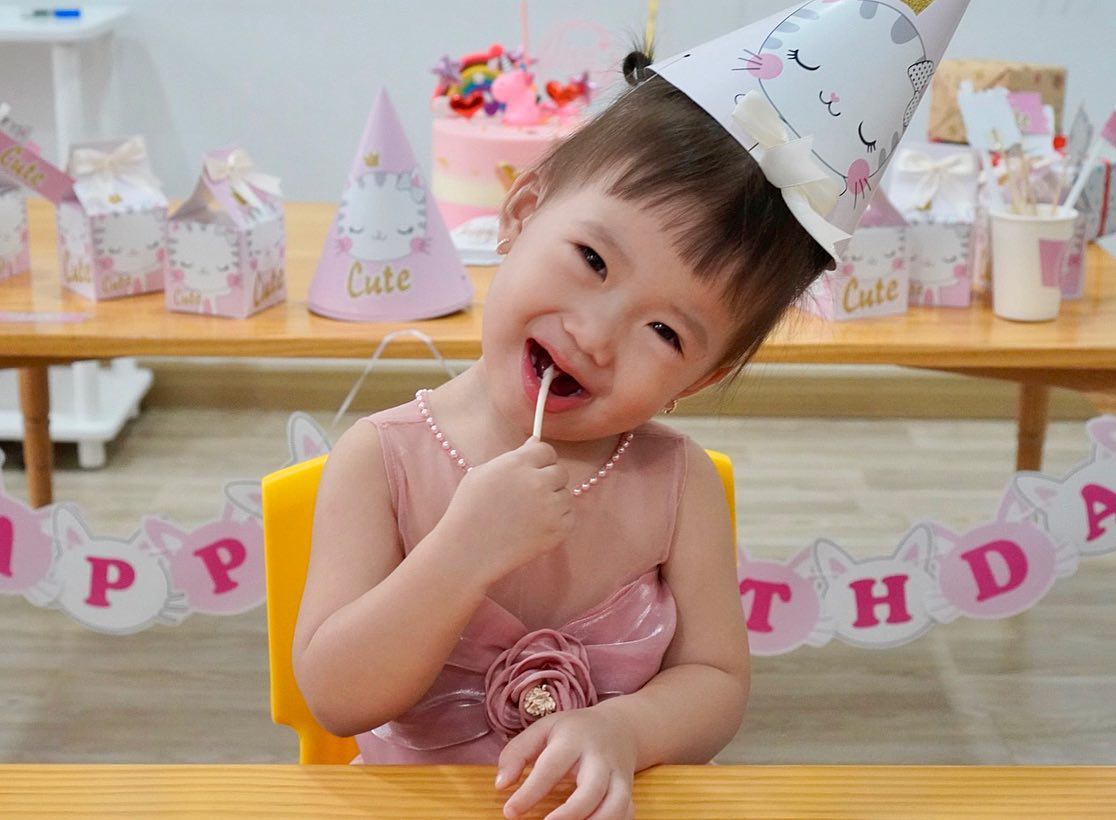 Sao Việt 24h: amp;#34;Lồi lõmamp;#34; với vợ, chồng nữ MC VTV bị cảnh báo, bêu rếu trên mạng - 12