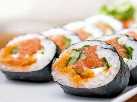 Cách làm cơm cuộn rong biển (kimbap) Hàn Quốc thơm ngon không bị khô