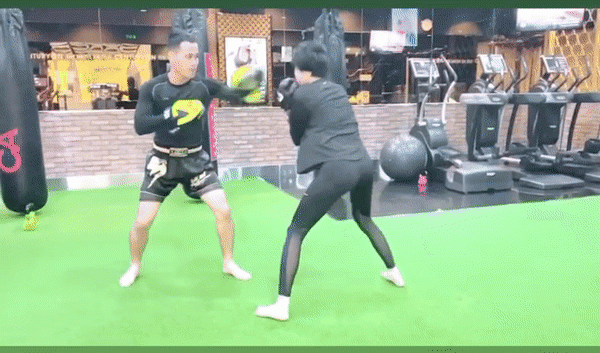 Hiền Hồ người nhỏ nhắn, xinh xắn nhưng hóa ra lại là tay chơi boxing cừ khôi - 1