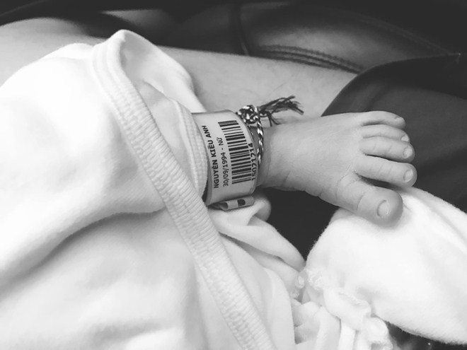 Sao Việt 24h: Mẹ chồng ca nương Kiều Anh đứng chống nạnh bên bàn đẻ của con dâu - 4