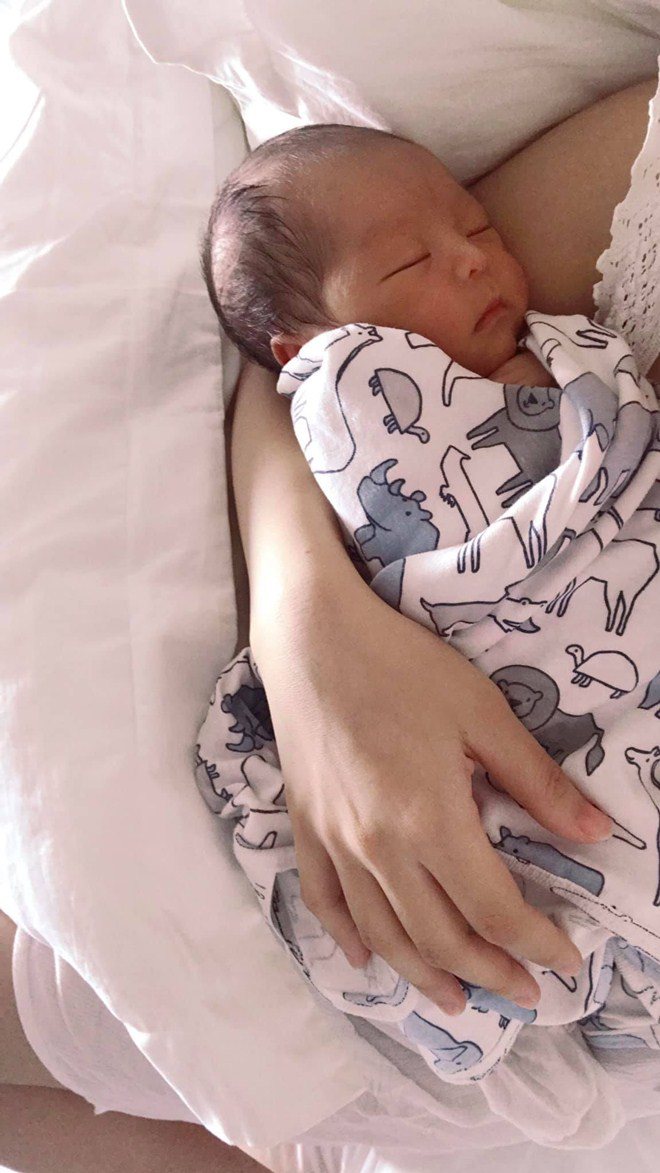 Sao Việt 24h: Mẹ chồng ca nương Kiều Anh đứng chống nạnh bên bàn đẻ của con dâu - 5